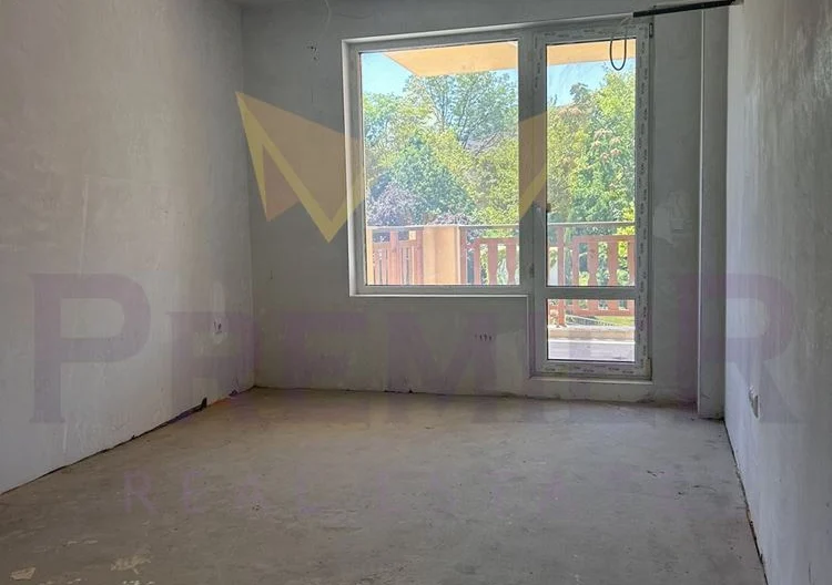 Тристаен апартамент в Св. Св. Константин и Елена - - снимка 2 - Имоти Премиер