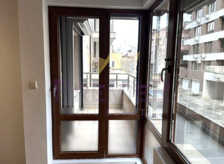 Тристаен апартамент в Център -  - снимка 9 - Имоти Премиер