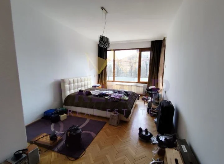 Тристаен апартамент в Центъра - - снимка 2 - Имоти Премиер