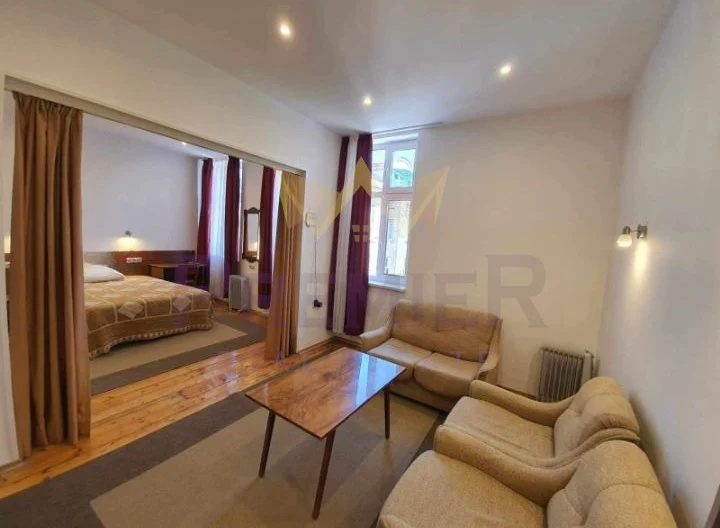 Тристаен апартамент в Центъра на София - - снимка 1 - Имоти Премиер