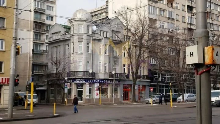 Тристаен апартамент в Центъра на София -  - снимка 10 - Имоти Премиер