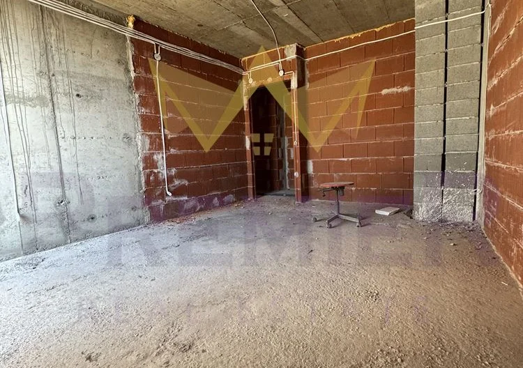 Тристаен апартамент в ж.к. Банишора -  - снимка 10 - Имоти Премиер