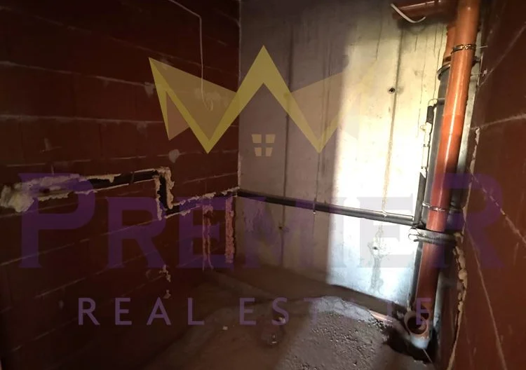 Тристаен апартамент в ж.к. Банишора - - снимка 15 - Имоти Премиер