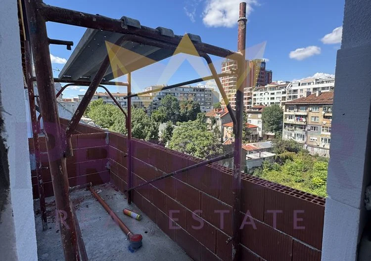 Тристаен апартамент в ж.к. Банишора - - снимка 2 - Имоти Премиер