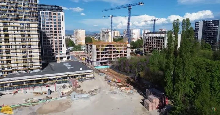 Тристаен апартамент в ж.к Банишора -  - снимка 4 - Имоти Премиер