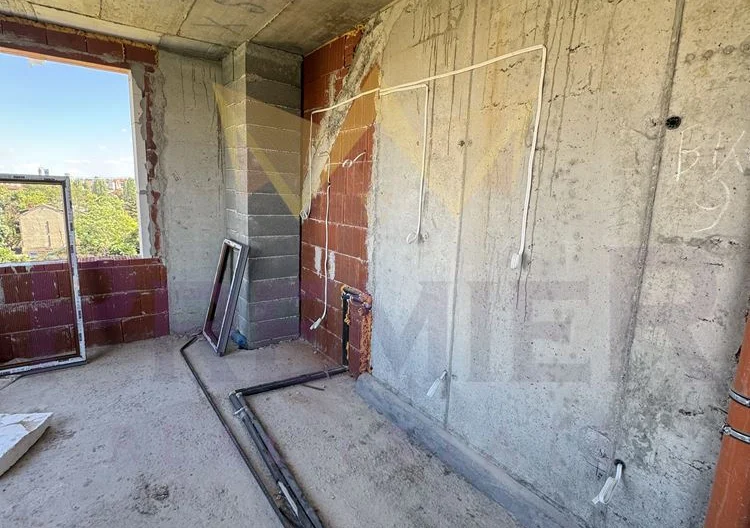 Тристаен апартамент в ж.к. Банишора - - снимка 5 - Имоти Премиер