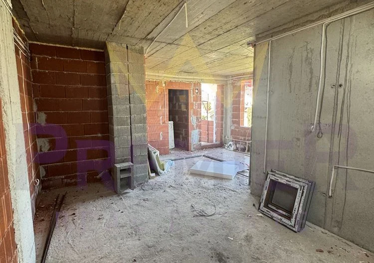 Тристаен апартамент в ж.к. Банишора - - снимка 6 - Имоти Премиер