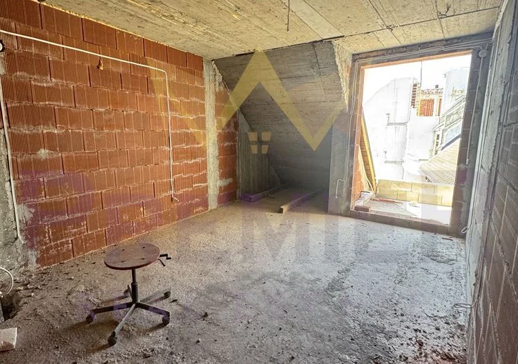 Тристаен апартамент в ж.к. Банишора -  - снимка 9 - Имоти Премиер