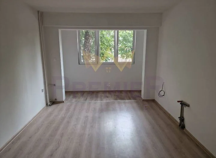 Тристаен апартамент в ж.к.Толстой - - снимка 1 - Имоти Премиер