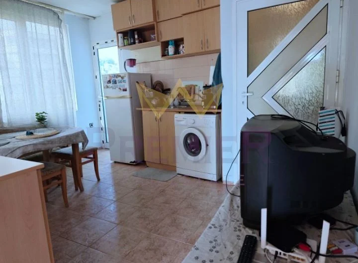 ТРИСТАЕН АПАРТАМЕНТ ВИНС - - снимка 1 - Имоти Премиер