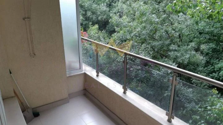 Тристаен апартамент ж.к. Свобода - - снимка 1 - Имоти Премиер