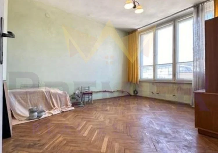 Тристаен Червен площад - - снимка 4 - Имоти Премиер