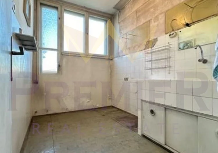 Тристаен Червен площад - - снимка 7 - Имоти Премиер