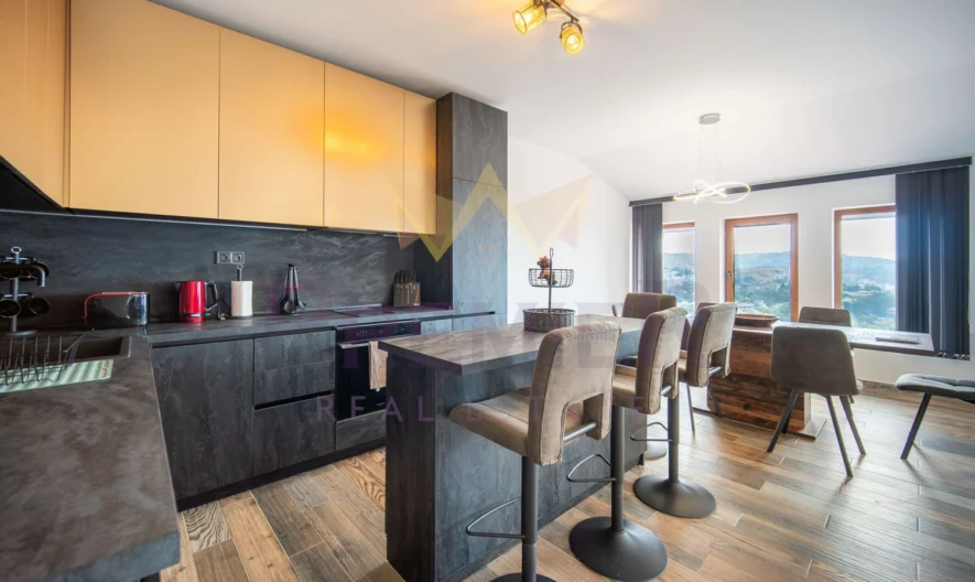 Тристаен луксозно обзаведен апартамент с морска панорама в град Балчик! -  - снимка 1 - Имоти Премиер