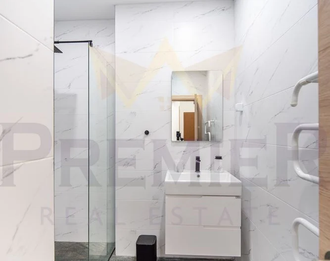 Тристаен луксозно обзаведен апартамент с морска панорама в град Балчик! -  - снимка 23 - Имоти Премиер