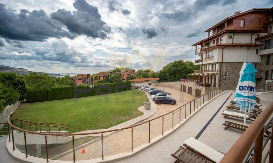 Тристаен луксозно обзаведен апартамент с морска панорама в град Балчик! -  - снимка 29 - Имоти Премиер