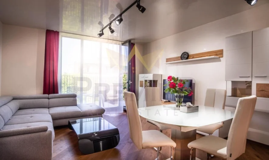 ТРИСТАЕН МОДЕРНО ОБЗАВЕДЕН АПАРТАМЕНТ -  - снимка 2 - Имоти Премиер