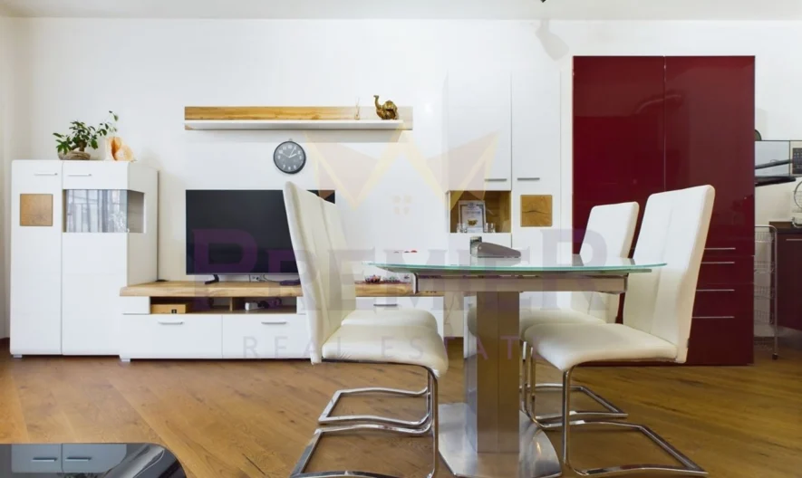 ТРИСТАЕН МОДЕРНО ОБЗАВЕДЕН АПАРТАМЕНТ - - снимка 3 - Имоти Премиер