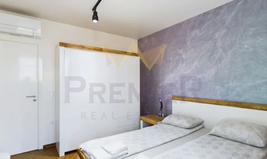 ТРИСТАЕН МОДЕРНО ОБЗАВЕДЕН АПАРТАМЕНТ - - снимка 9 - Имоти Премиер