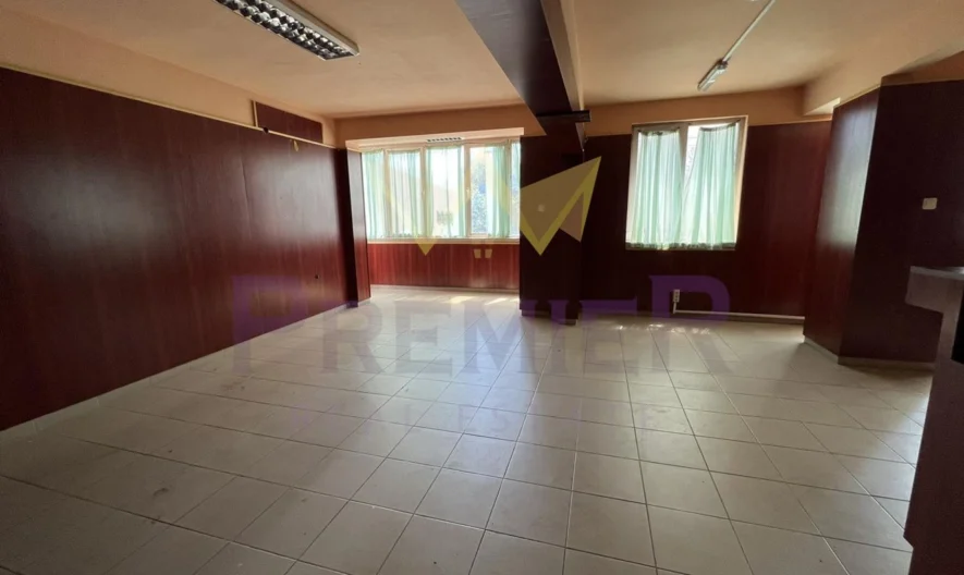 Тристаен на метри от Първо РПУ -  - снимка 1 - Имоти Премиер