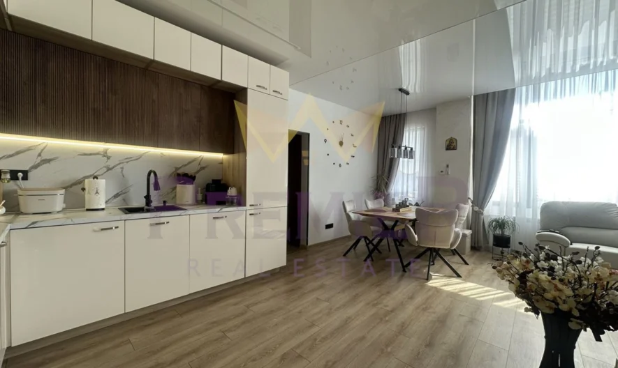 Тристаен напълно обзаведен апартамент Карпузица - - снимка 1 - Имоти Премиер