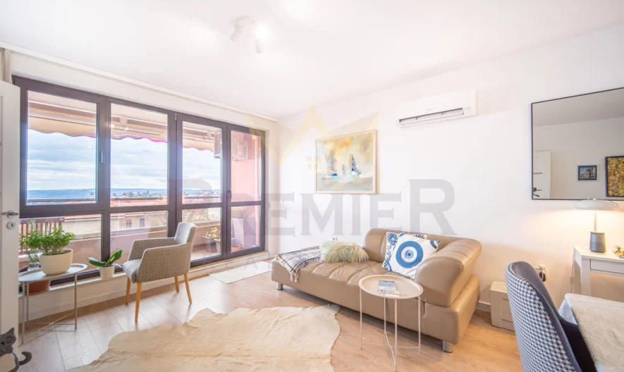 Тристаен обзаведен апартамент с моркса панорама и гараж в района на Траката - - снимка 1 - Имоти Премиер