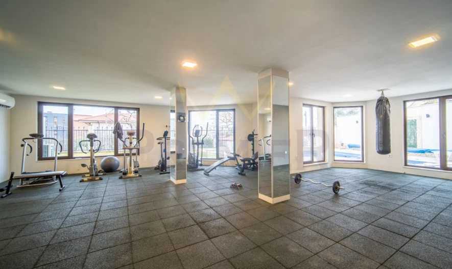 Тристаен обзаведен апартамент с моркса панорама и гараж в района на Траката - - снимка 11 - Имоти Премиер