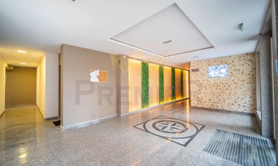 Тристаен обзаведен апартамент с моркса панорама и гараж в района на Траката - - снимка 13 - Имоти Премиер