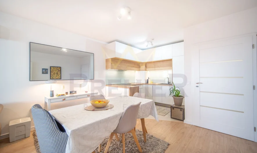 Тристаен обзаведен апартамент с моркса панорама и гараж в района на Траката - - снимка 2 - Имоти Премиер