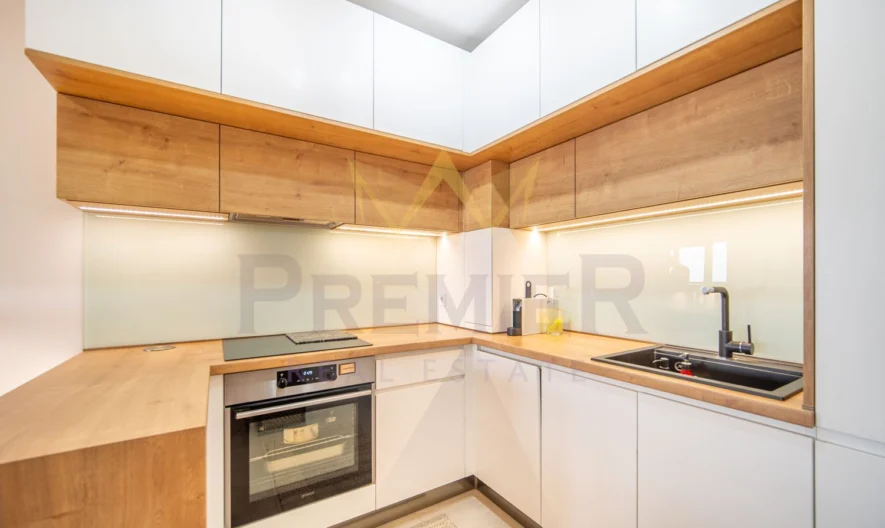 Тристаен обзаведен апартамент с моркса панорама и гараж в района на Траката - - снимка 3 - Имоти Премиер