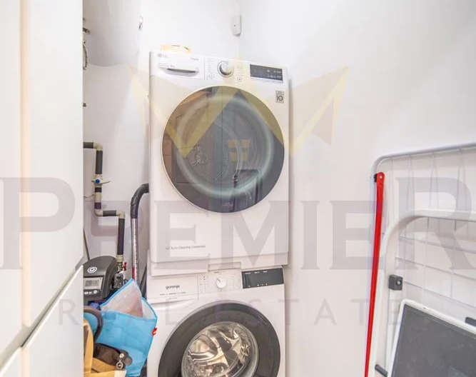 Тристаен обзаведен апартамент с моркса панорама и гараж в района на Траката - - снимка 8 - Имоти Премиер