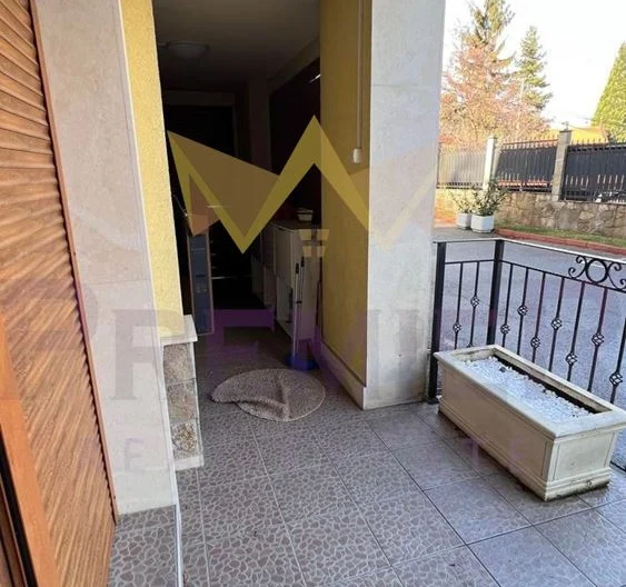 Тристаен обзаведен апартамент в кв.Бояна - - снимка 12 - Имоти Премиер