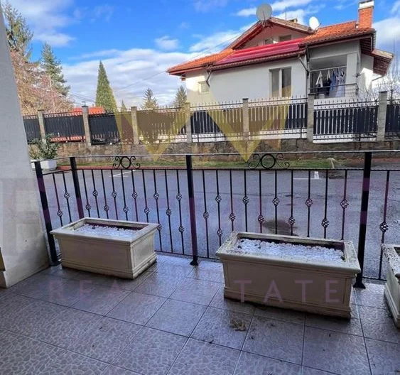 Тристаен обзаведен апартамент в кв.Бояна - - снимка 13 - Имоти Премиер