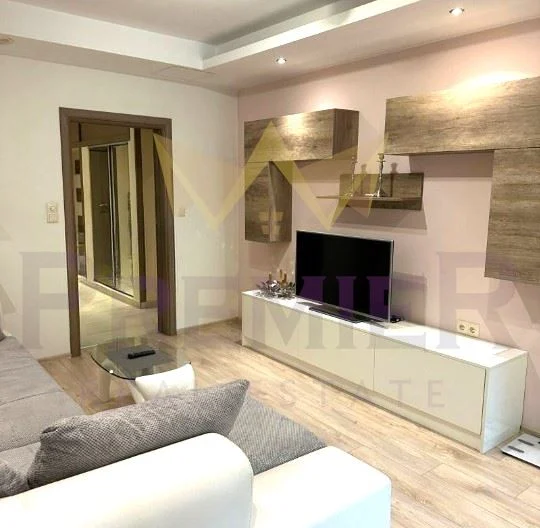 Тристаен обзаведен апартамент в кв.Иван Вазов -  - снимка 1 - Имоти Премиер