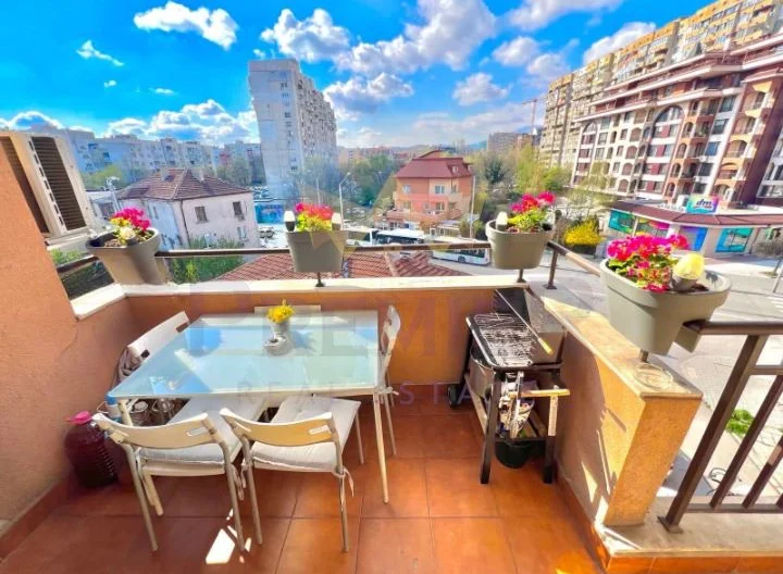 Тристаен обзаведен апартамент в кв.Сухата река - - снимка 8 - Имоти Премиер