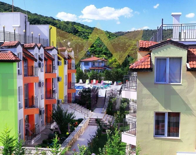 Тристаен обзаведен апартамент, затворен комплекс, гр. Балчик -  - снимка 17 - Имоти Премиер