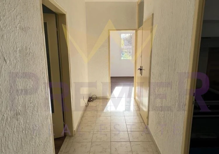 Тристаен панелен апартамент в гр. Пловдив, кв. Кючук Париж -  - снимка 10 - Имоти Премиер