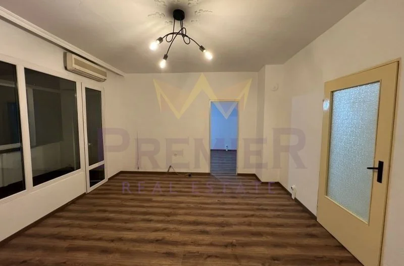 Тристаен панелен апартамент в гр. Пловдив, кв. Кючук Париж -  - снимка 4 - Имоти Премиер