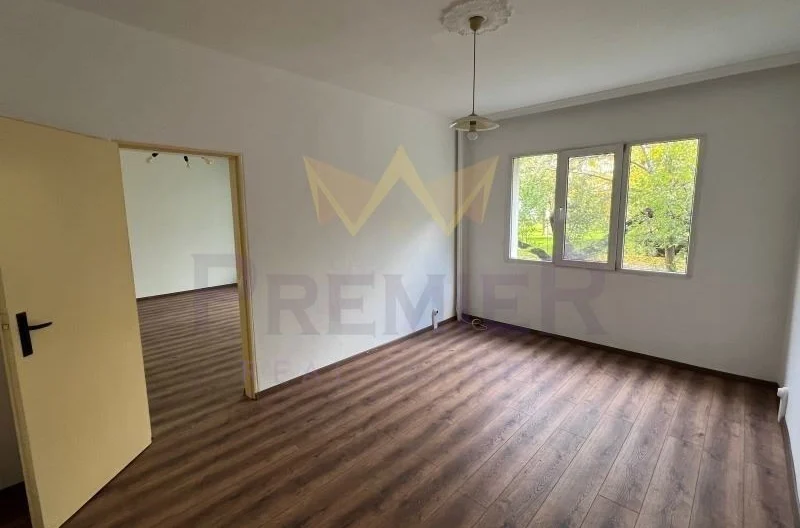 Тристаен панелен апартамент в гр. Пловдив, кв. Кючук Париж -  - снимка 5 - Имоти Премиер