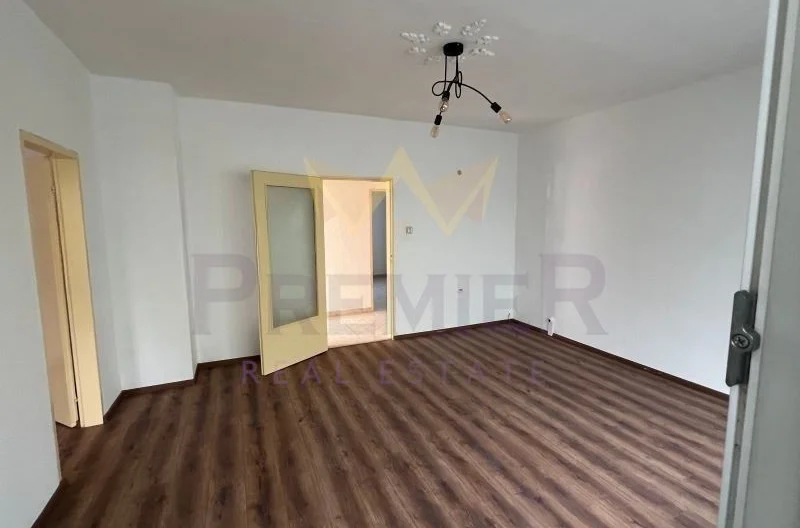 Тристаен панелен апартамент в гр. Пловдив, кв. Кючук Париж -  - снимка 6 - Имоти Премиер