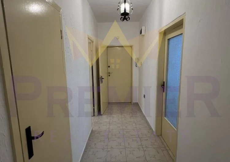 Тристаен панелен апартамент в гр. Пловдив, кв. Кючук Париж -  - снимка 9 - Имоти Премиер