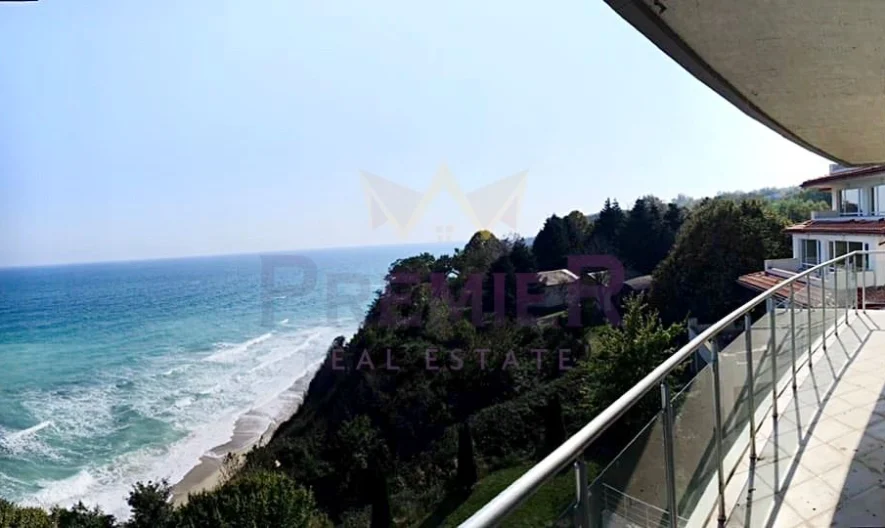 Тристаен просторен апартамент в г. Бяла -  - снимка 1 - Имоти Премиер