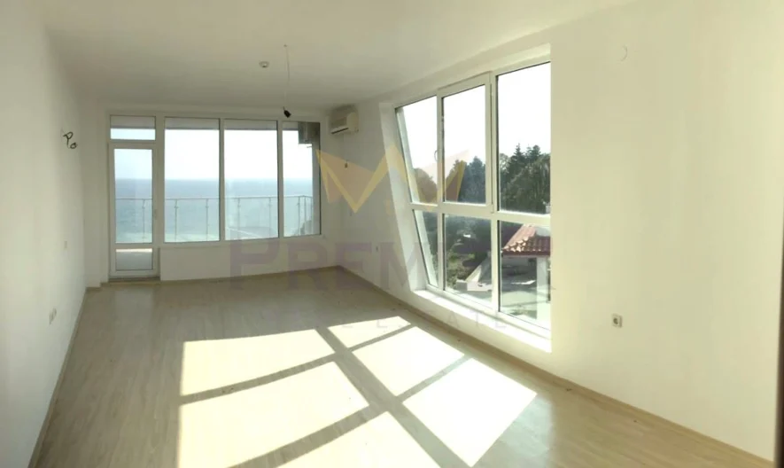 Тристаен просторен апартамент в г. Бяла - - снимка 1 - Имоти Премиер