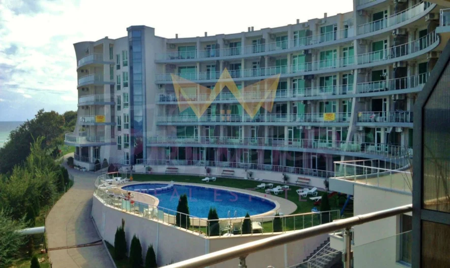 Тристаен просторен апартамент в г. Бяла -  - снимка 10 - Имоти Премиер