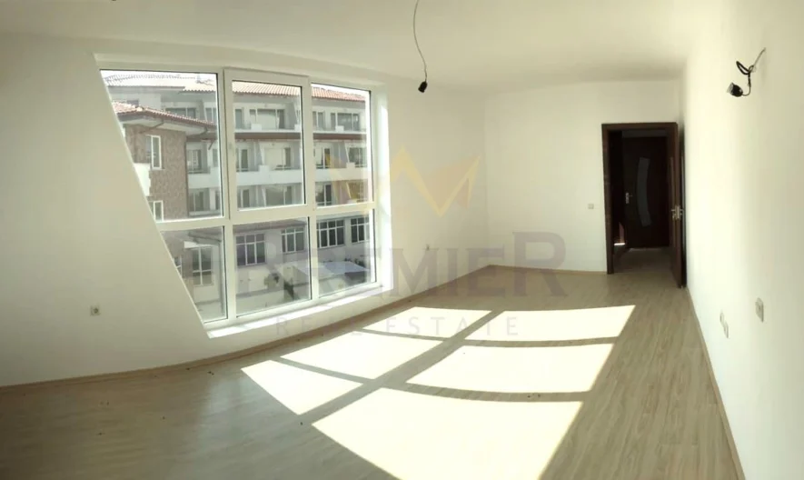 Тристаен просторен апартамент в г. Бяла -  - снимка 3 - Имоти Премиер