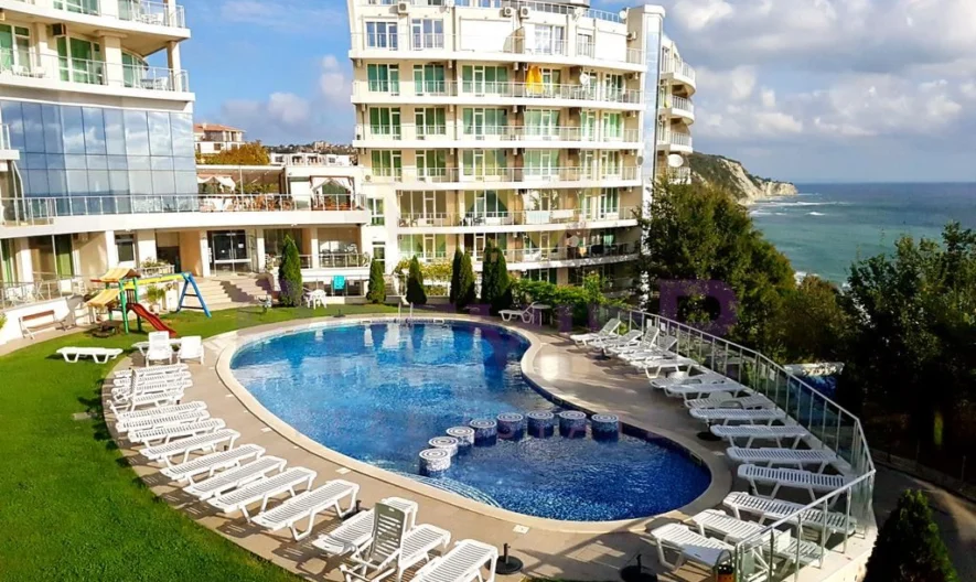 Тристаен просторен апартамент в г. Бяла - - снимка 8 - Имоти Премиер