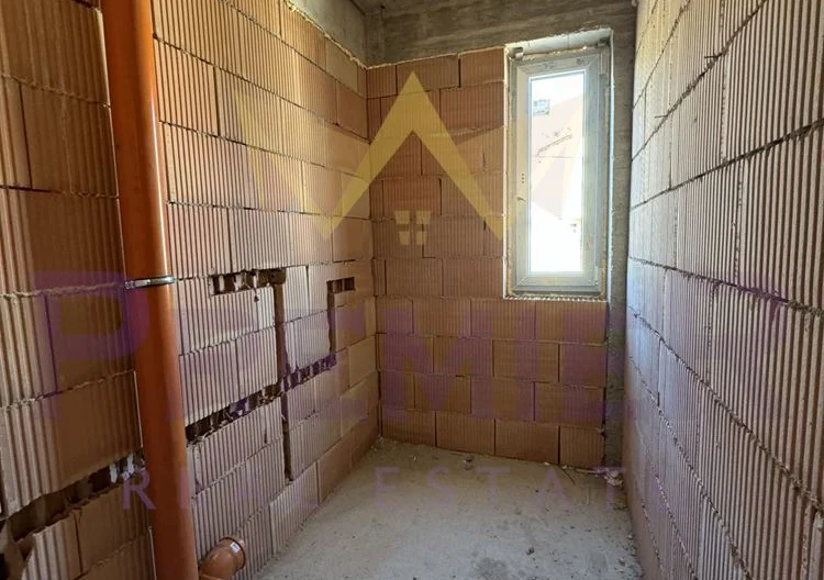 ТРИСТАЕН С ДВЕ ПАРКОМЕСТА – ВИНИЦА - - снимка 5 - Имоти Премиер