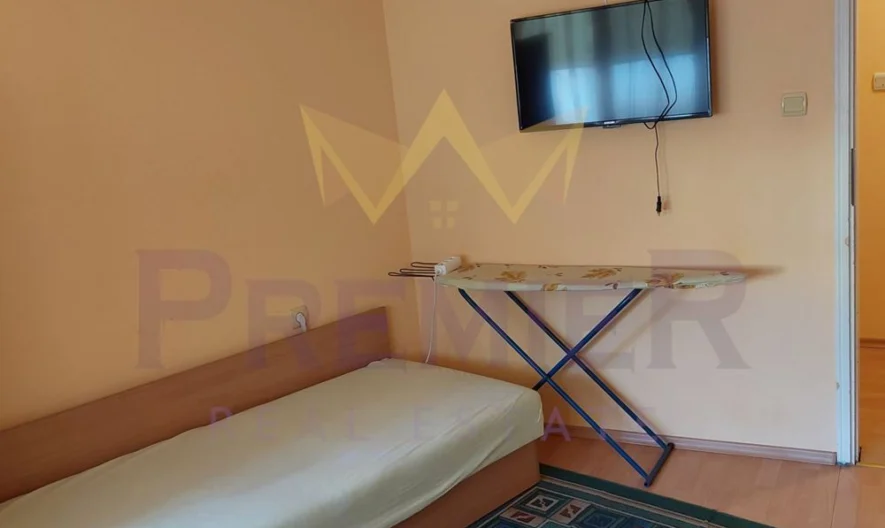 ТРИСТАЕН С КЛИМАТИК И ТВ ВЪВ ВСЯКА СТАЯ - - снимка 8 - Имоти Премиер