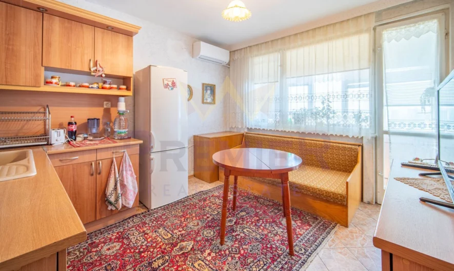 Тристаен тухлен апартамент с нескриваема морска гледка кв. Чайка - - снимка 4 - Имоти Премиер