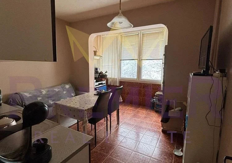 Тристаен в кв.Дървеница -  - снимка 1 - Имоти Премиер